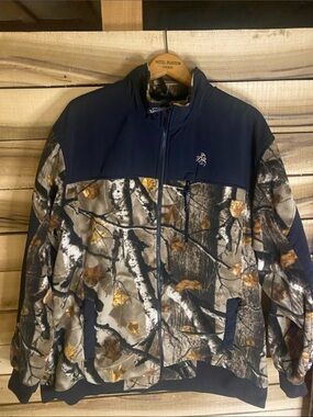 Legendary Whitetails Camouflage Jacket with water resistant Black Yoke XL